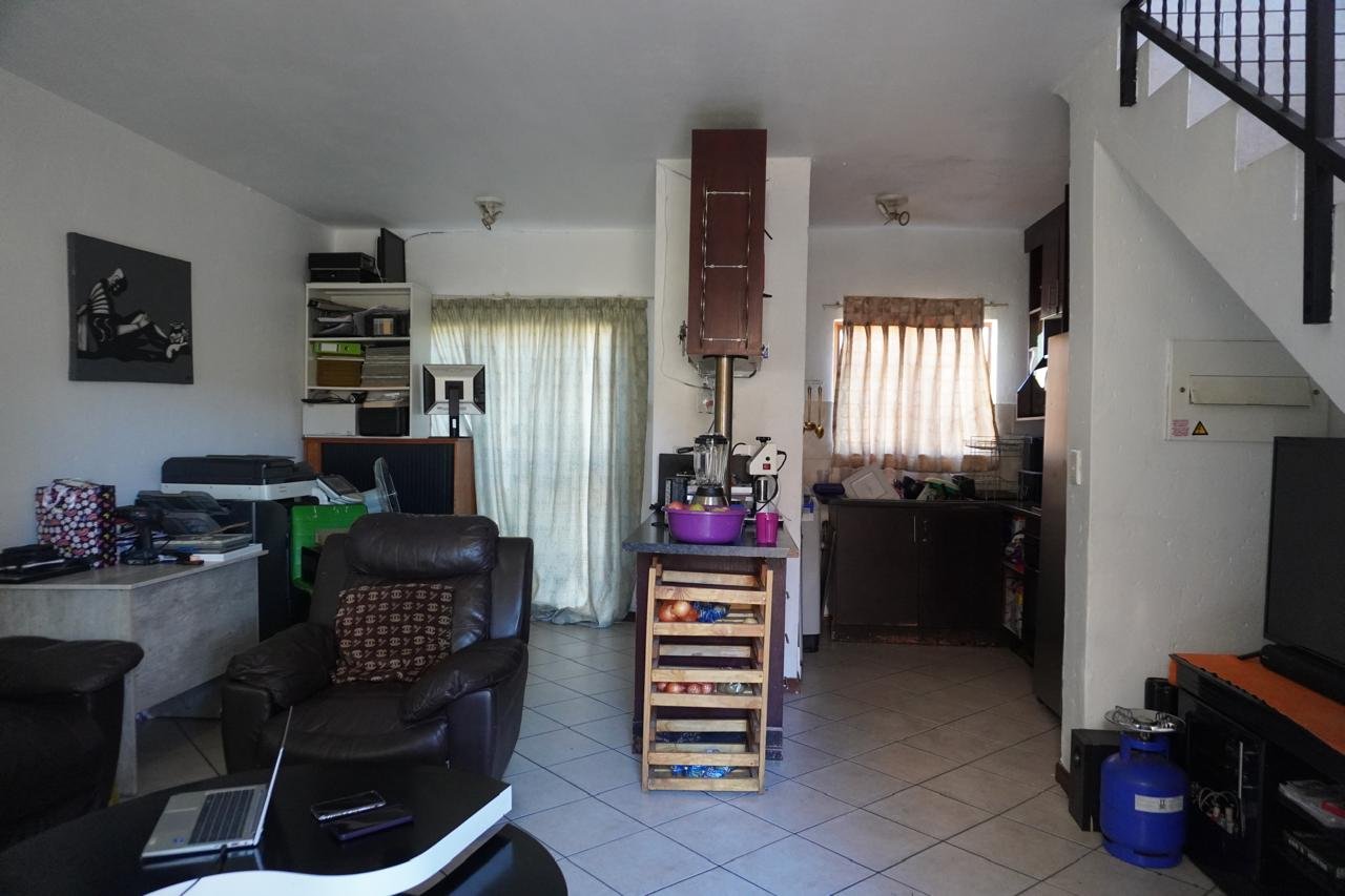 Charming 2 Bedroom Apartment - image 4