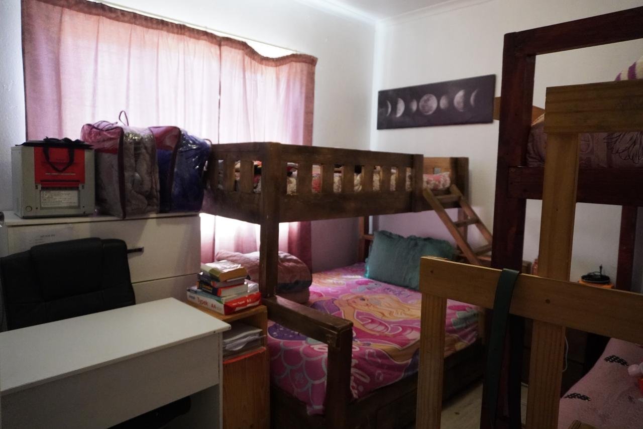 Charming 2 Bedroom Apartment - image 5