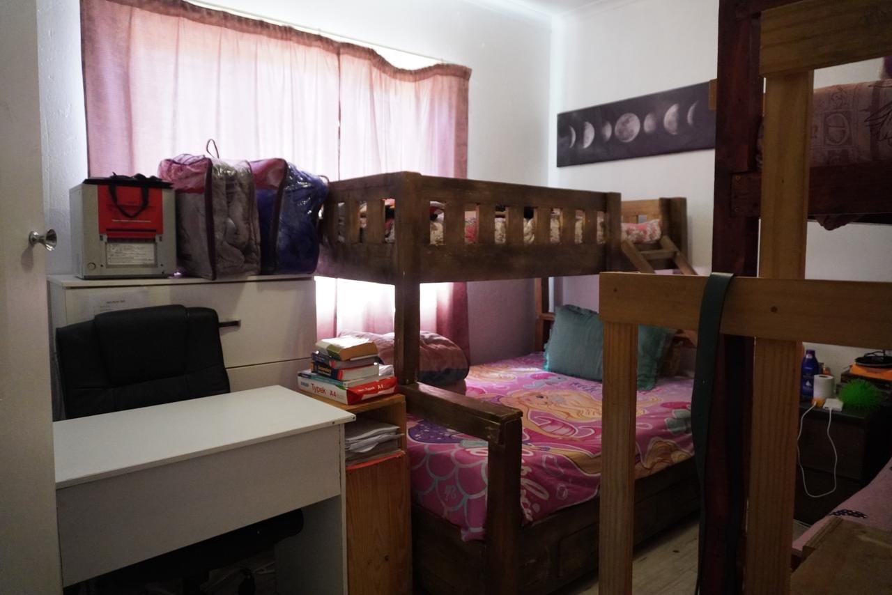 Charming 2 Bedroom Apartment - image 6