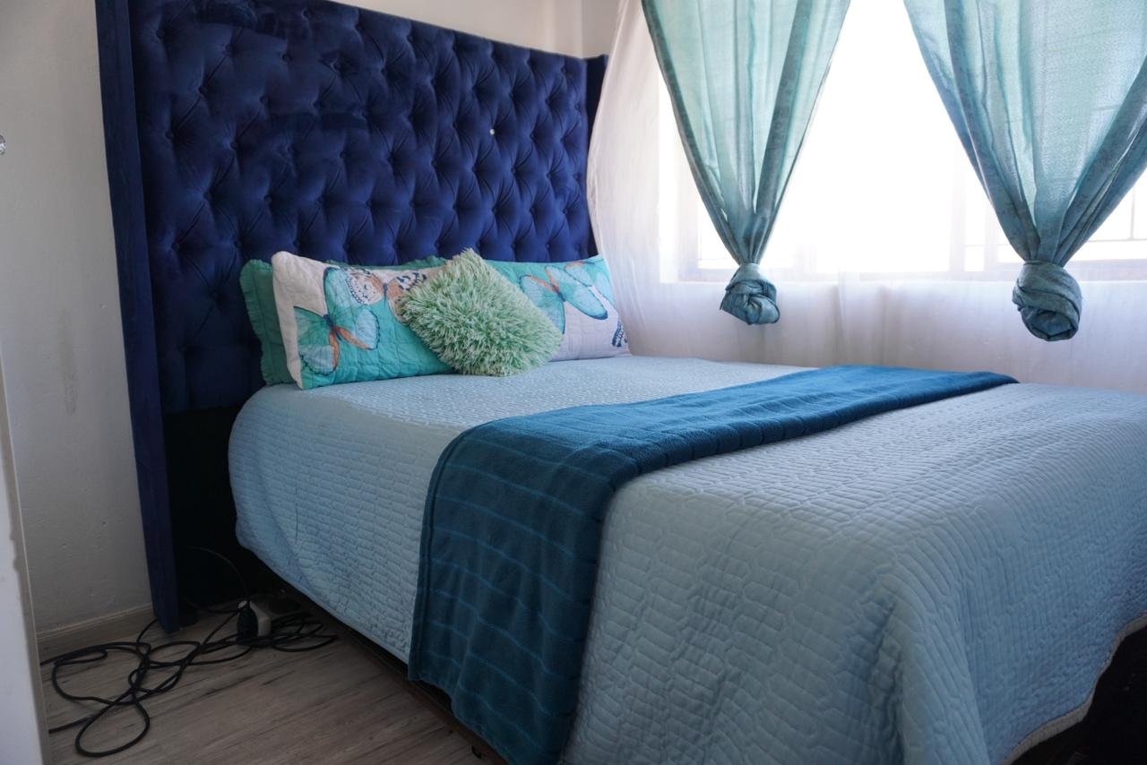 Charming 2 Bedroom Apartment - image 7