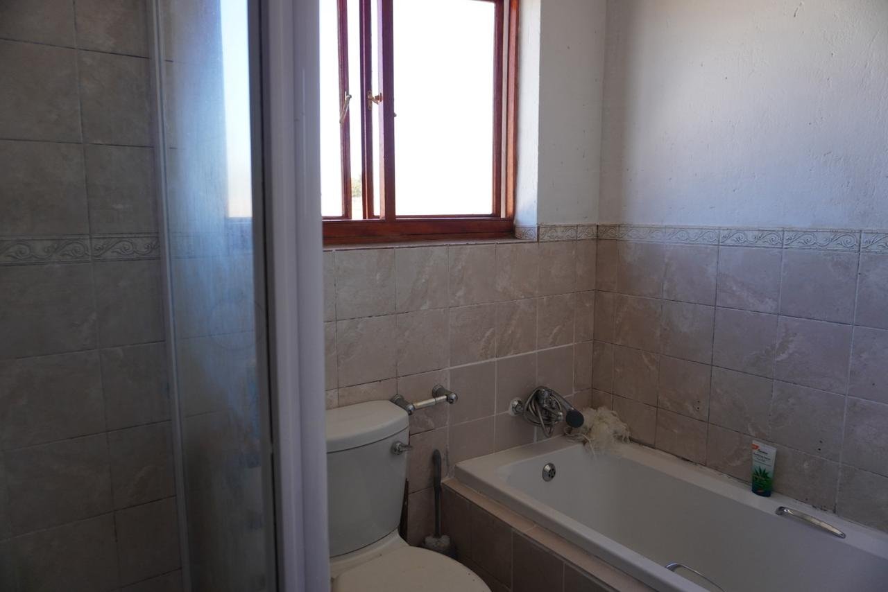 Charming 2 Bedroom Apartment - image 9