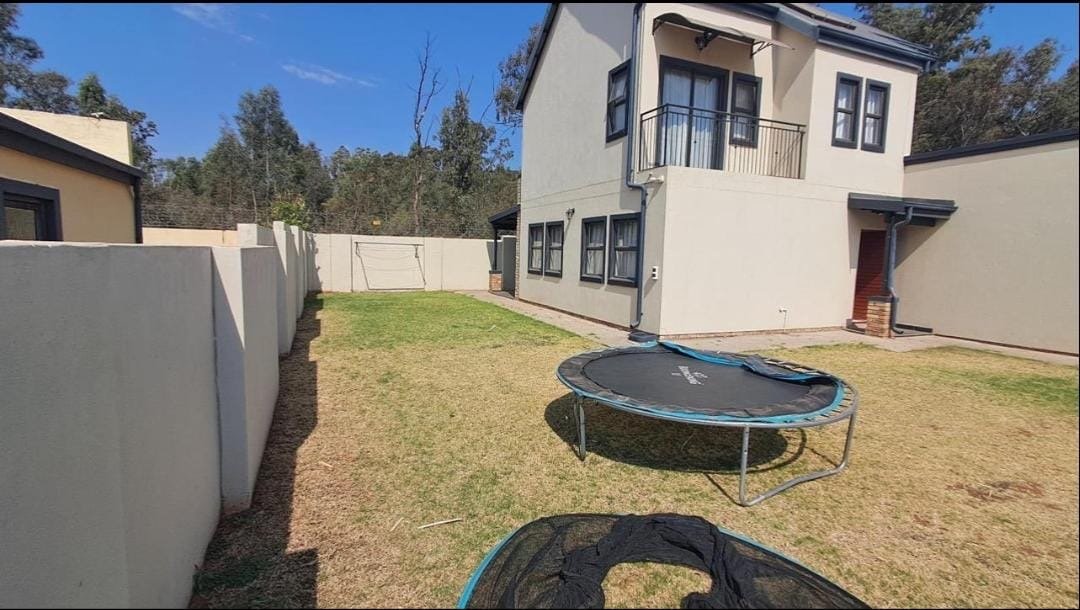 Full Title in a Estate - image 2