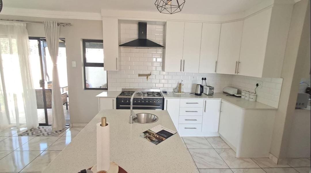 Full Title in a Estate - image 5