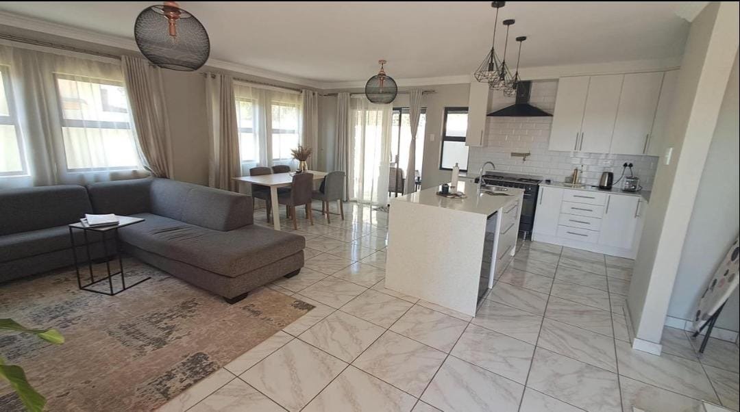 Full Title in a Estate - image 6