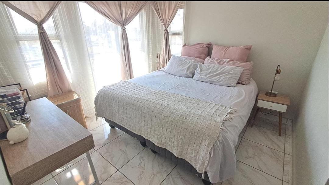 Full Title in a Estate - image 7