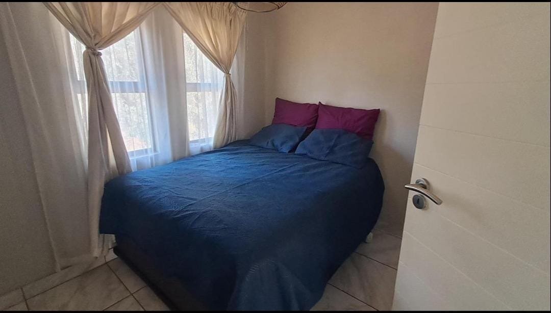 Full Title in a Estate - image 8