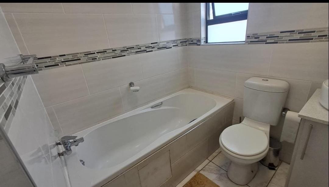 Full Title in a Estate - image 9