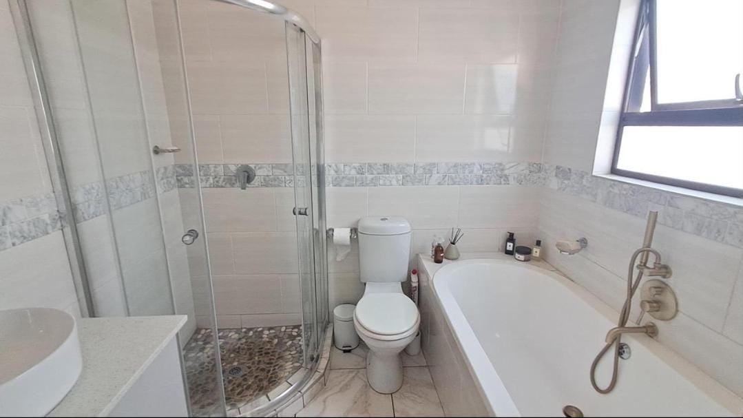 Full Title in a Estate - image 10