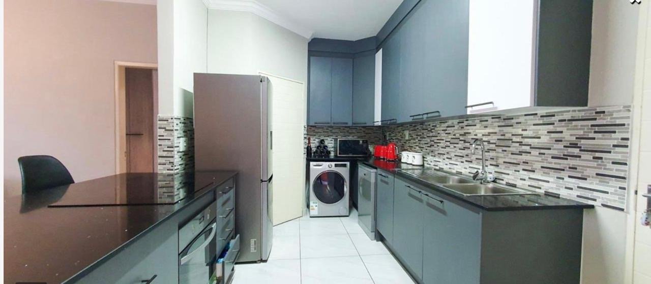 Full Title in an Estate - image 3