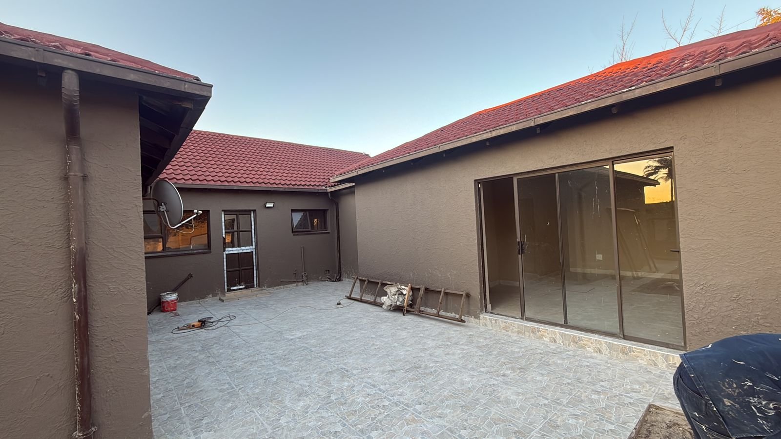 Newly renovated house for sale - image 2