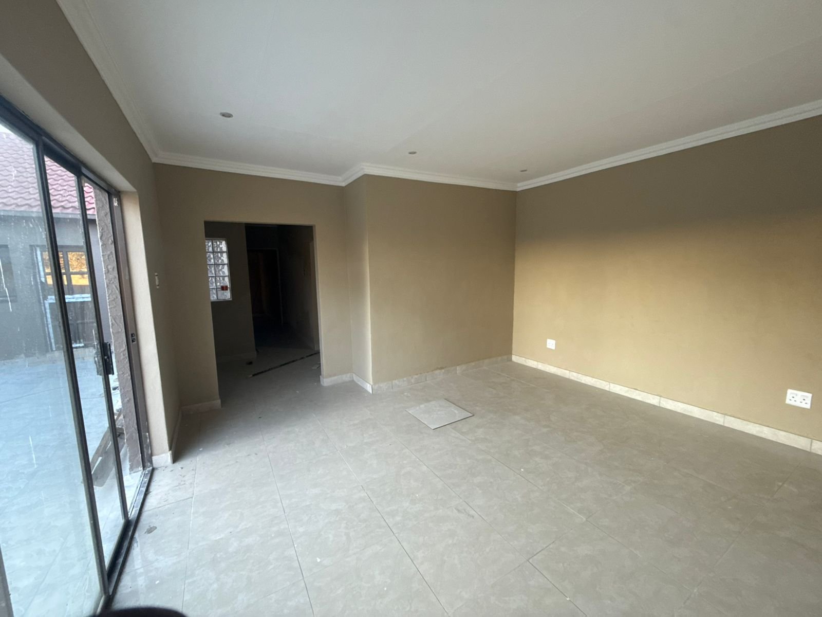 Newly renovated house for sale - image 8