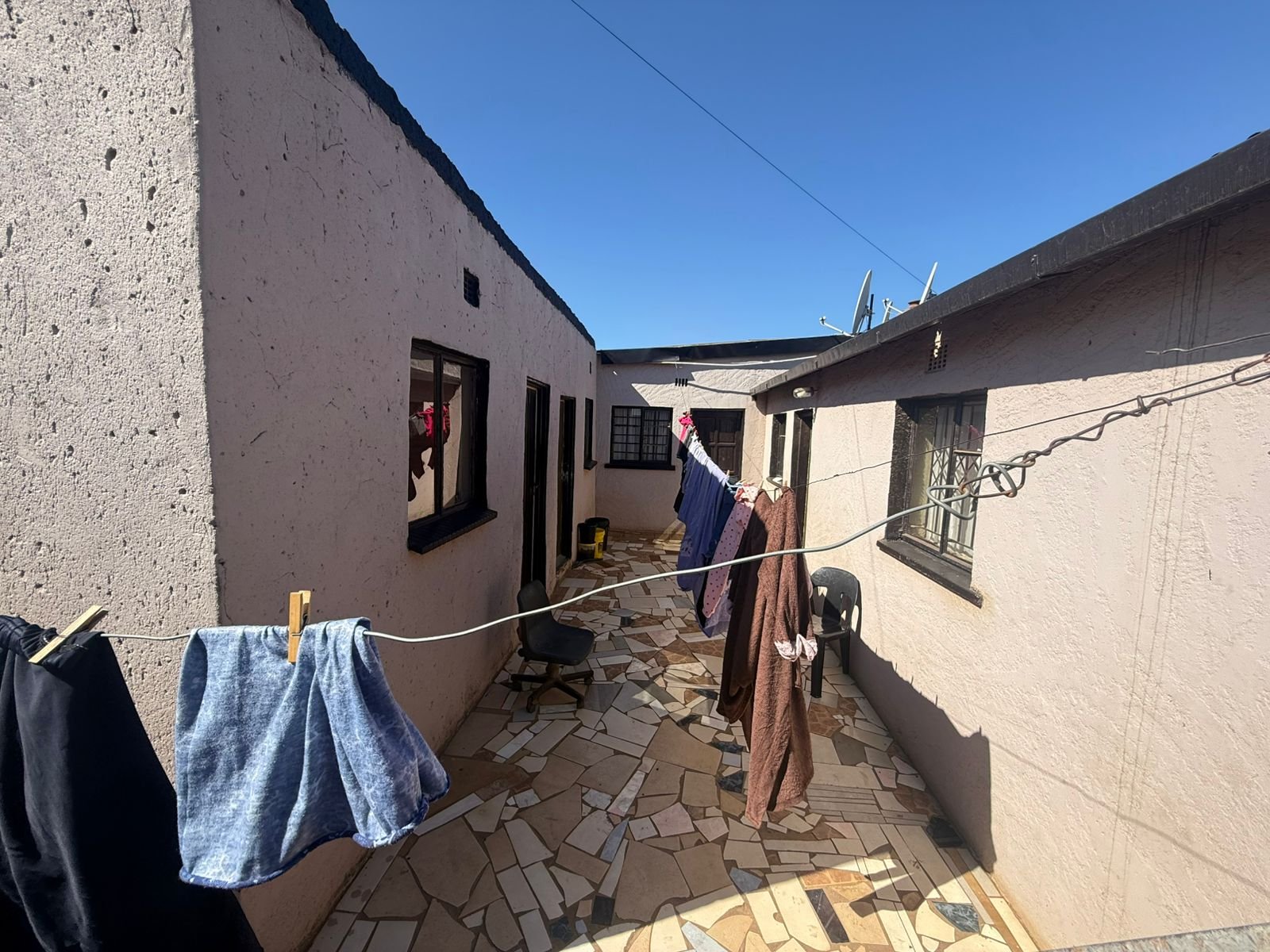 2- bedroom house for sale - image 2