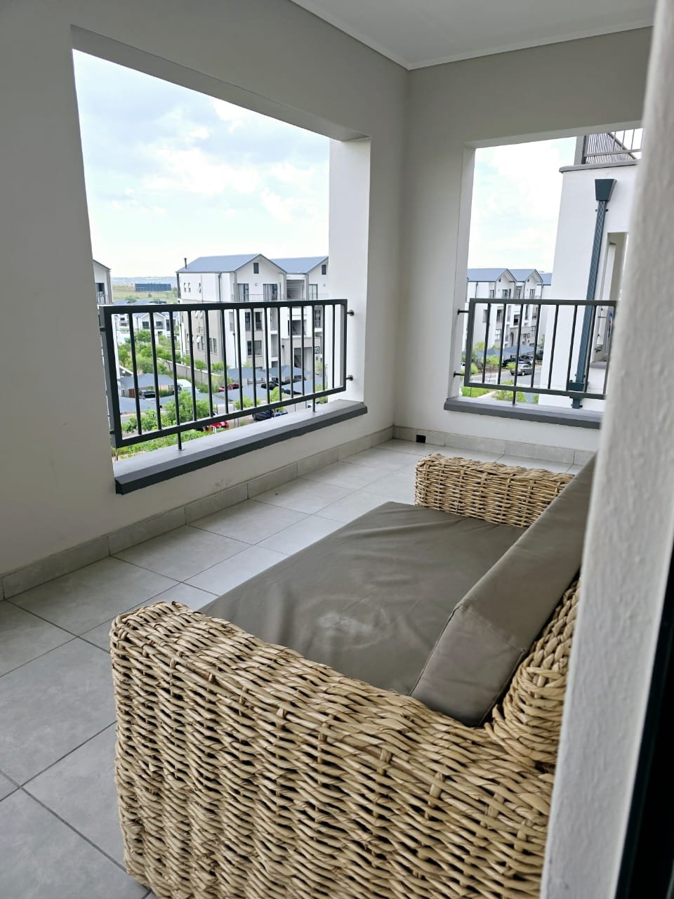 Exquisite 1-bedroom apartment - image 4