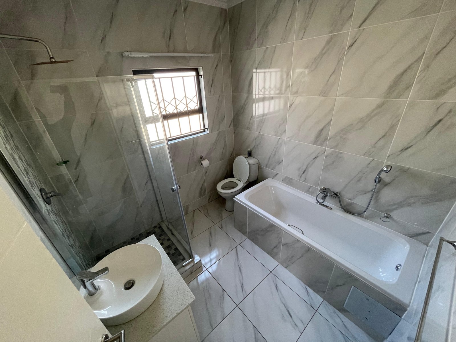 Beautiful 3-Bedroom Family Home in Rayton, Pretoria - image 2