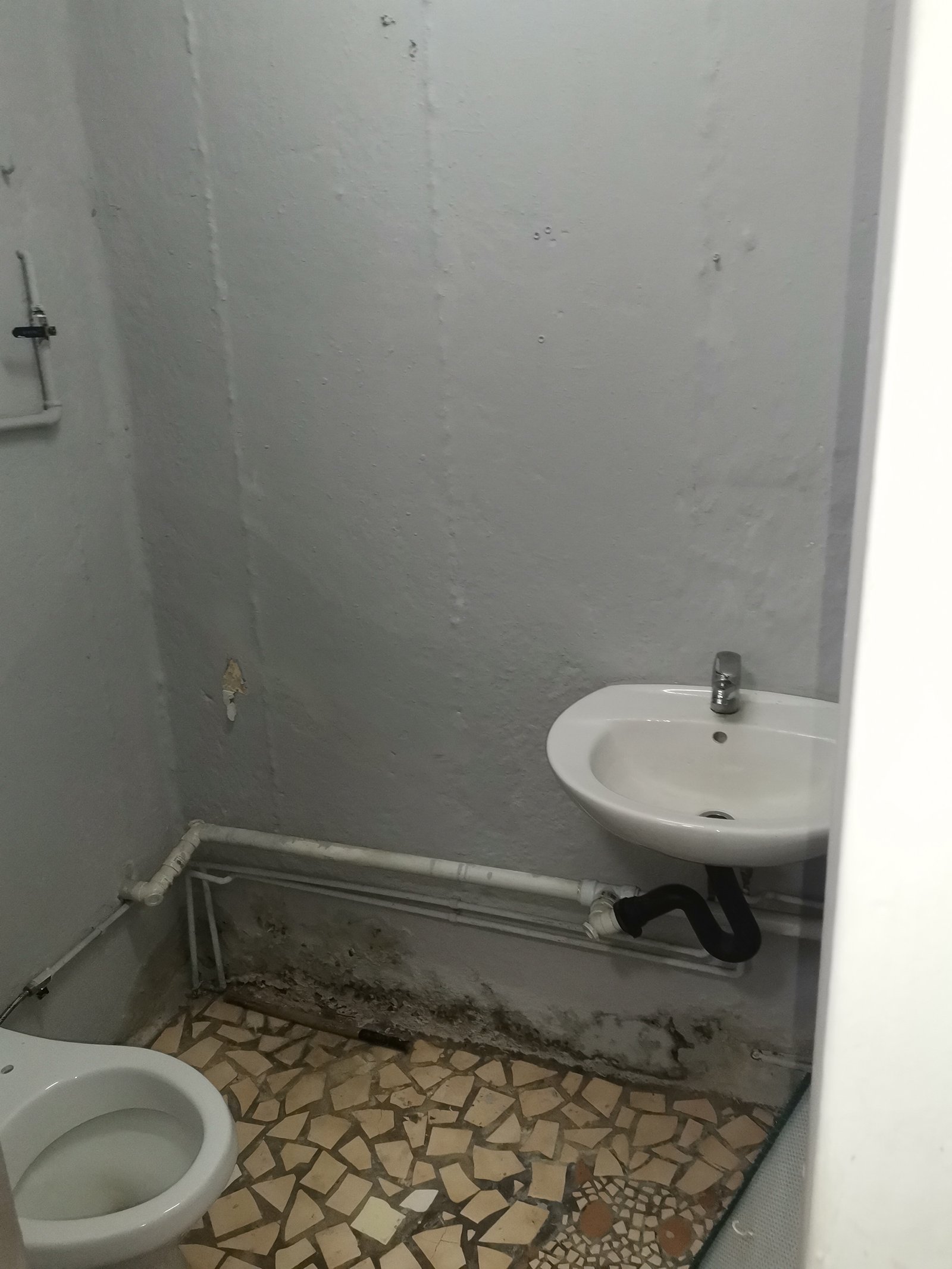 3 Bedroom House For Sale in Vanderbijlpark CW5 - image 4