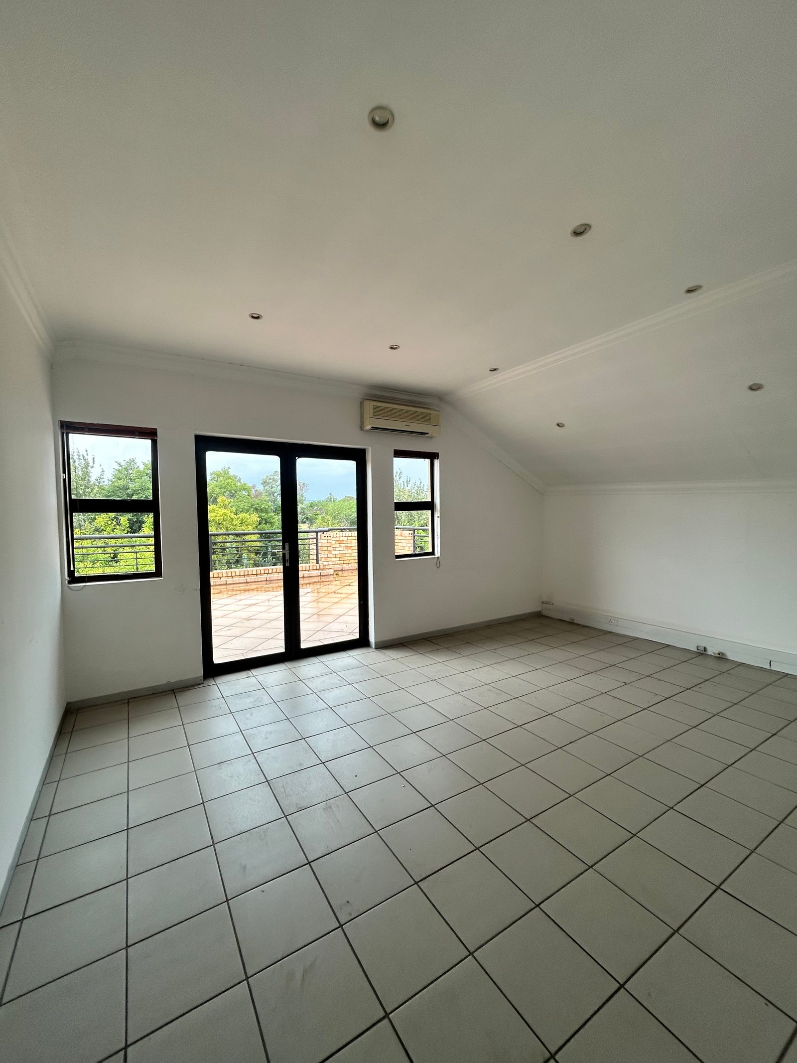 Block 809/2 Loft - image 3