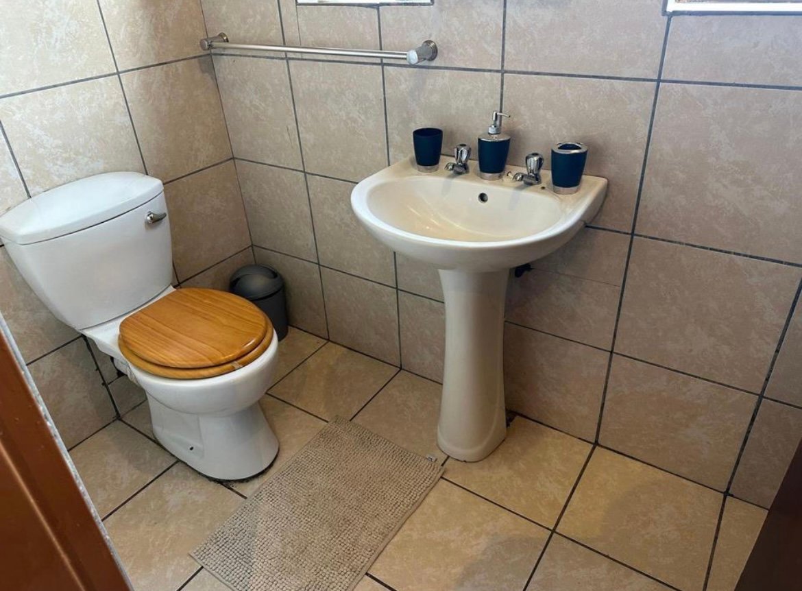 Faurea Hills Apartment - image 9