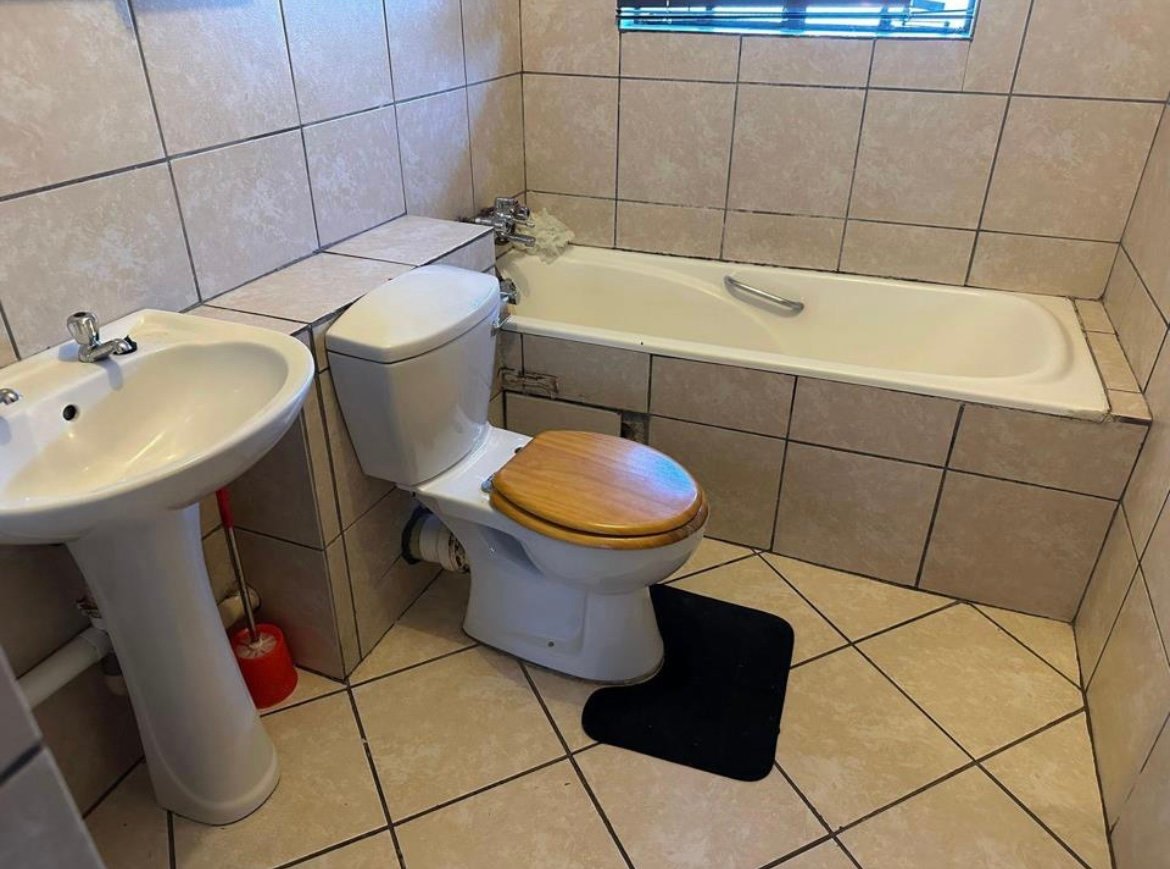 Faurea Hills Apartment - image 11