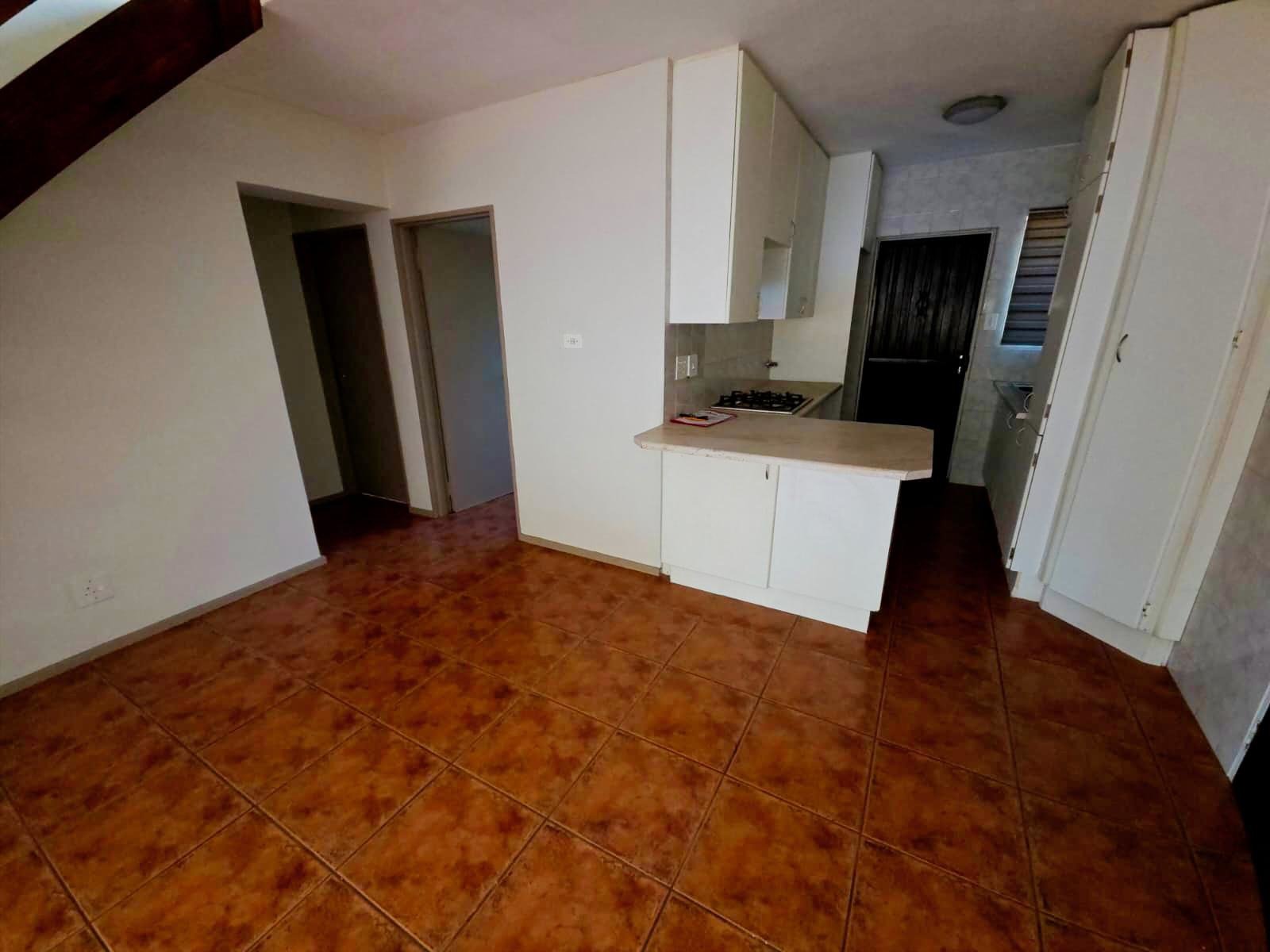 Beautiful 2 Bed Townhouse in Allen's Nek, Roodepoort - image 4