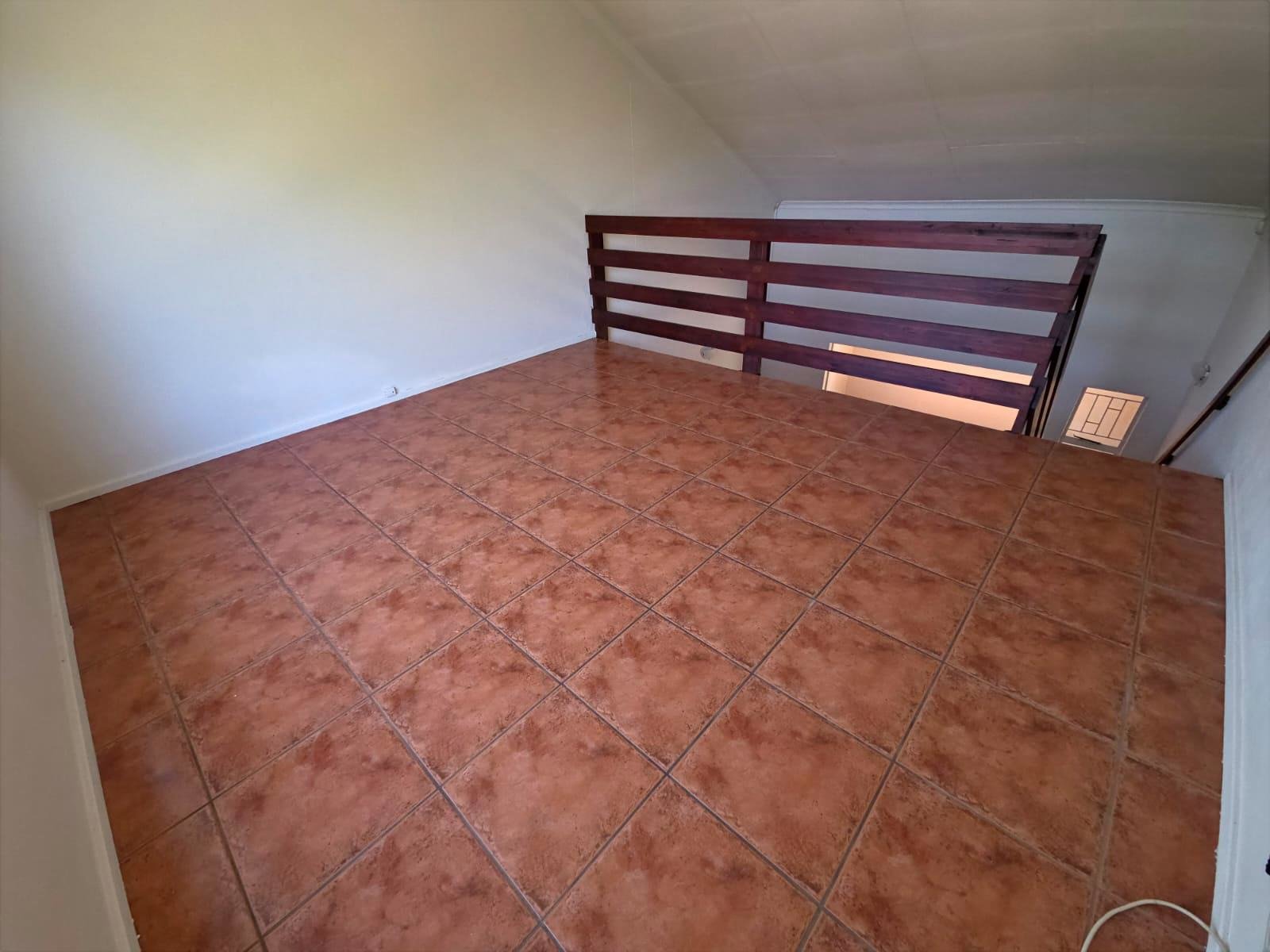 Beautiful 2 Bed Townhouse in Allen's Nek, Roodepoort - image 7