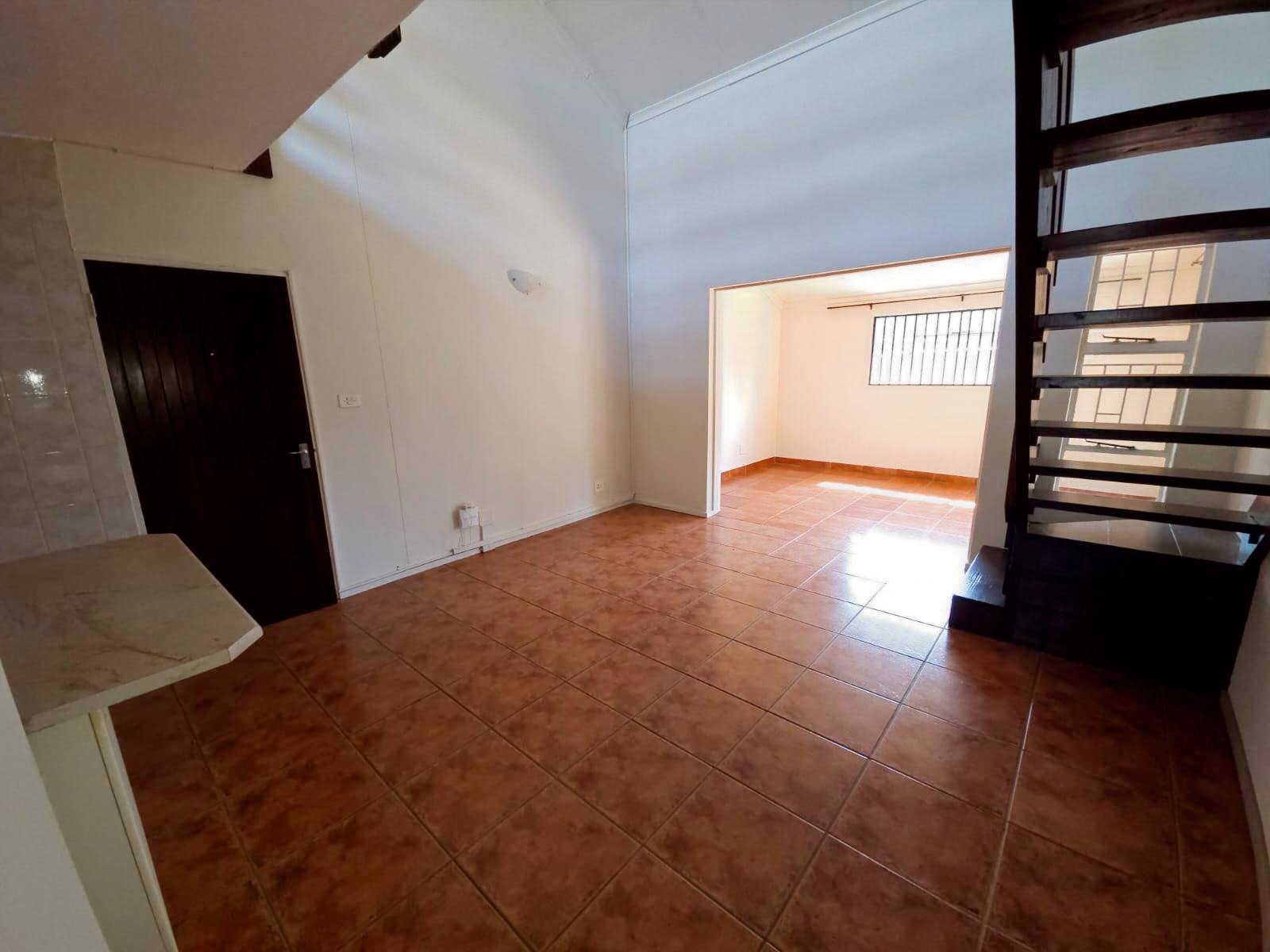 Beautiful 2 Bed Townhouse in Allen's Nek, Roodepoort - image 14