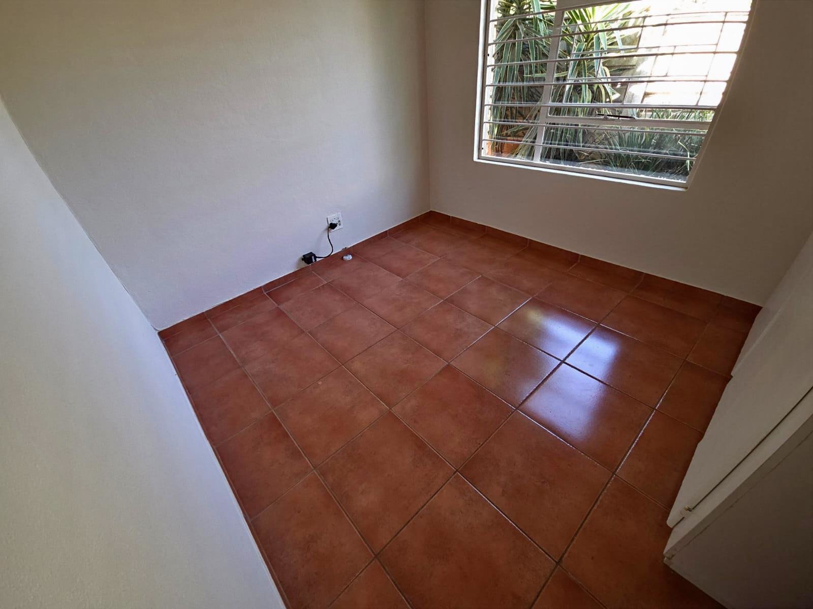 Beautiful 2 Bed Townhouse in Allen's Nek, Roodepoort - image 15