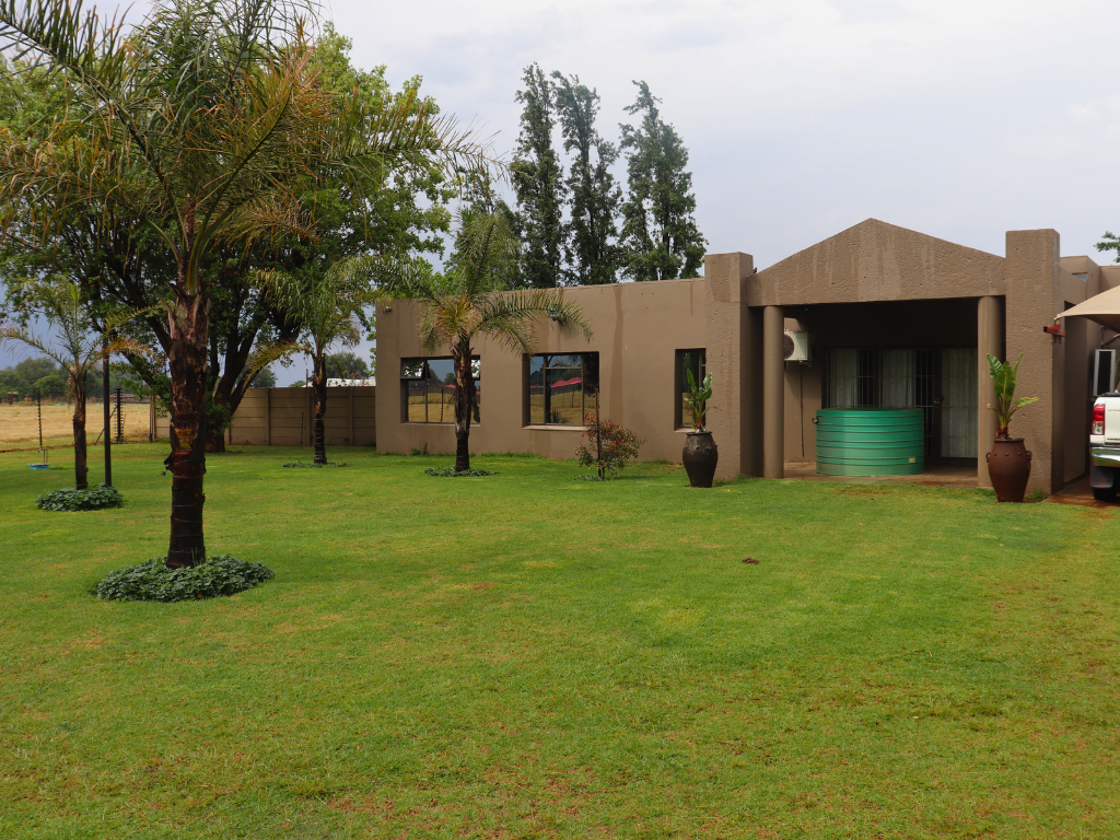 2ha Plot with Modern 3-Bedroom Home in Eloff - image 4