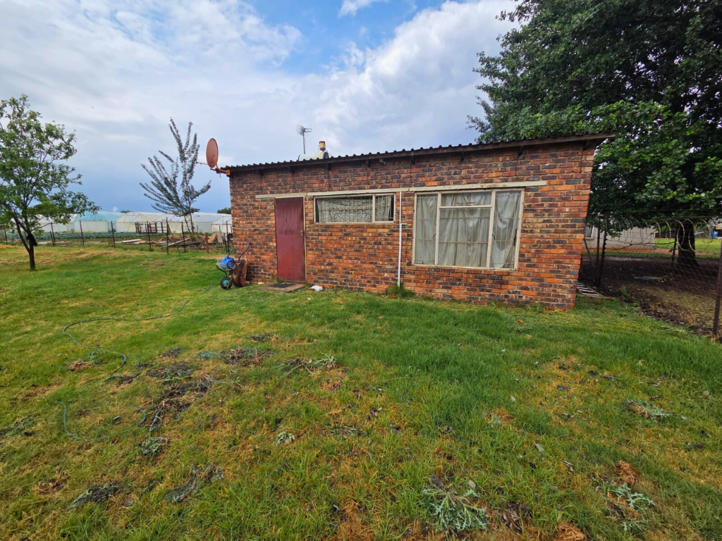 2ha Plot with Modern 3-Bedroom Home in Eloff - image 10