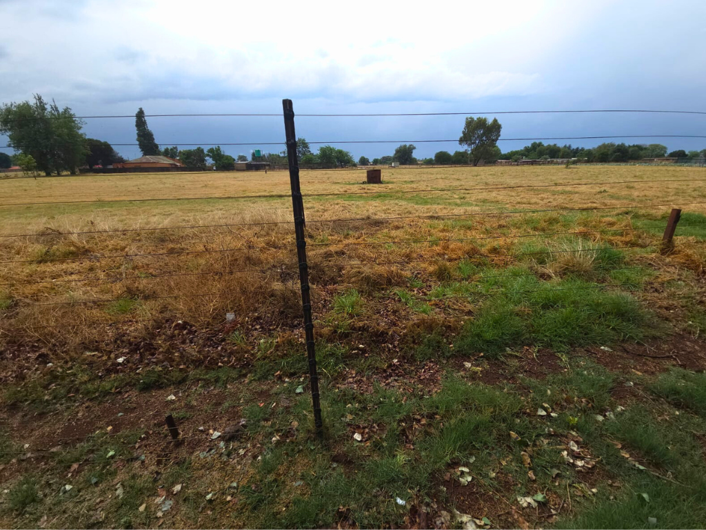 2ha Plot with Modern 3-Bedroom Home in Eloff - image 14