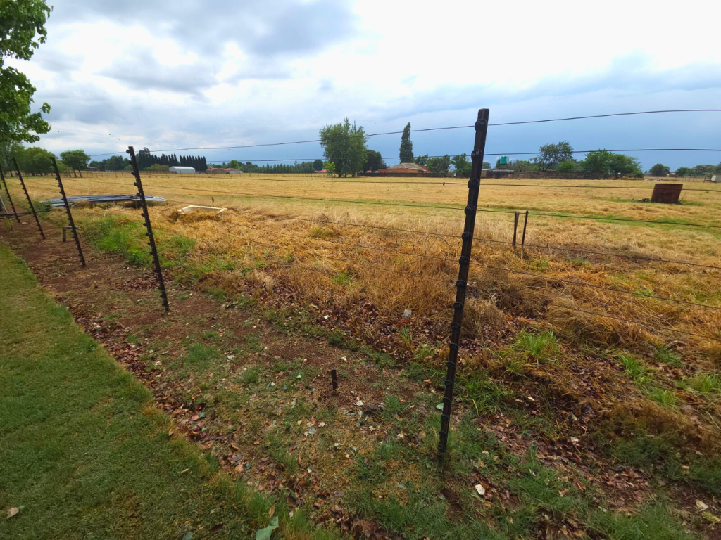 2ha Plot with Modern 3-Bedroom Home in Eloff - image 15