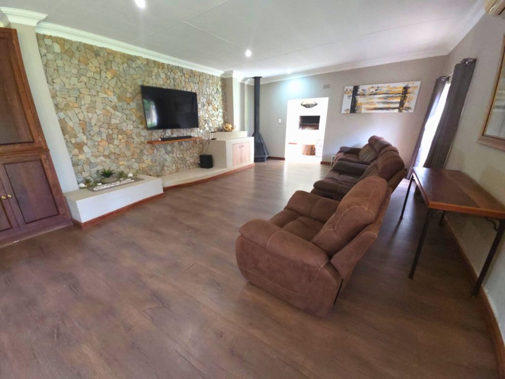 2ha Plot with Modern 3-Bedroom Home in Eloff - image 16