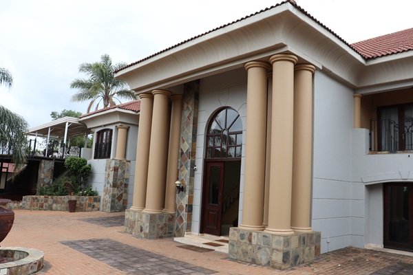 Exquisite 3000m2 Mansion in Mooikloof Residential Estate, Pretoria East - image 5