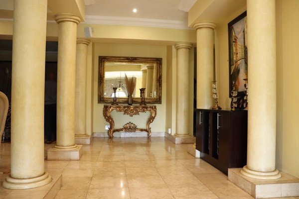 Exquisite 3000m2 Mansion in Mooikloof Residential Estate, Pretoria East - image 9