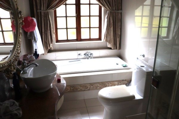 Exquisite 3000m2 Mansion in Mooikloof Residential Estate, Pretoria East - image 14