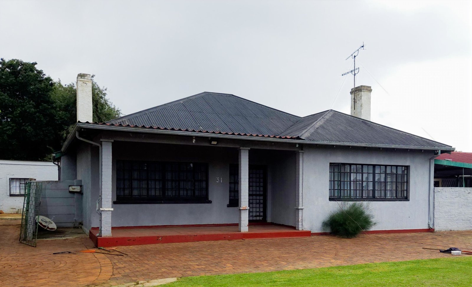 ONSITE AUCTION: 3 Bed House with Two Income-Generating Cottages and Pool on 2400m² Stand in Springs