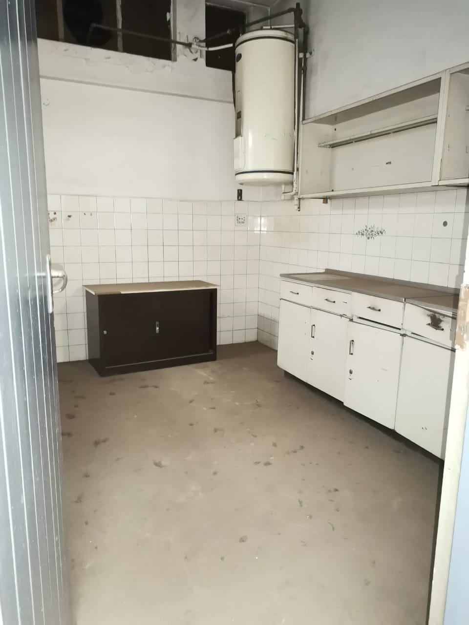 B5-1 – 20m² | Boutique Office / Call Center / Beauty & Nail Space To Let - image 4