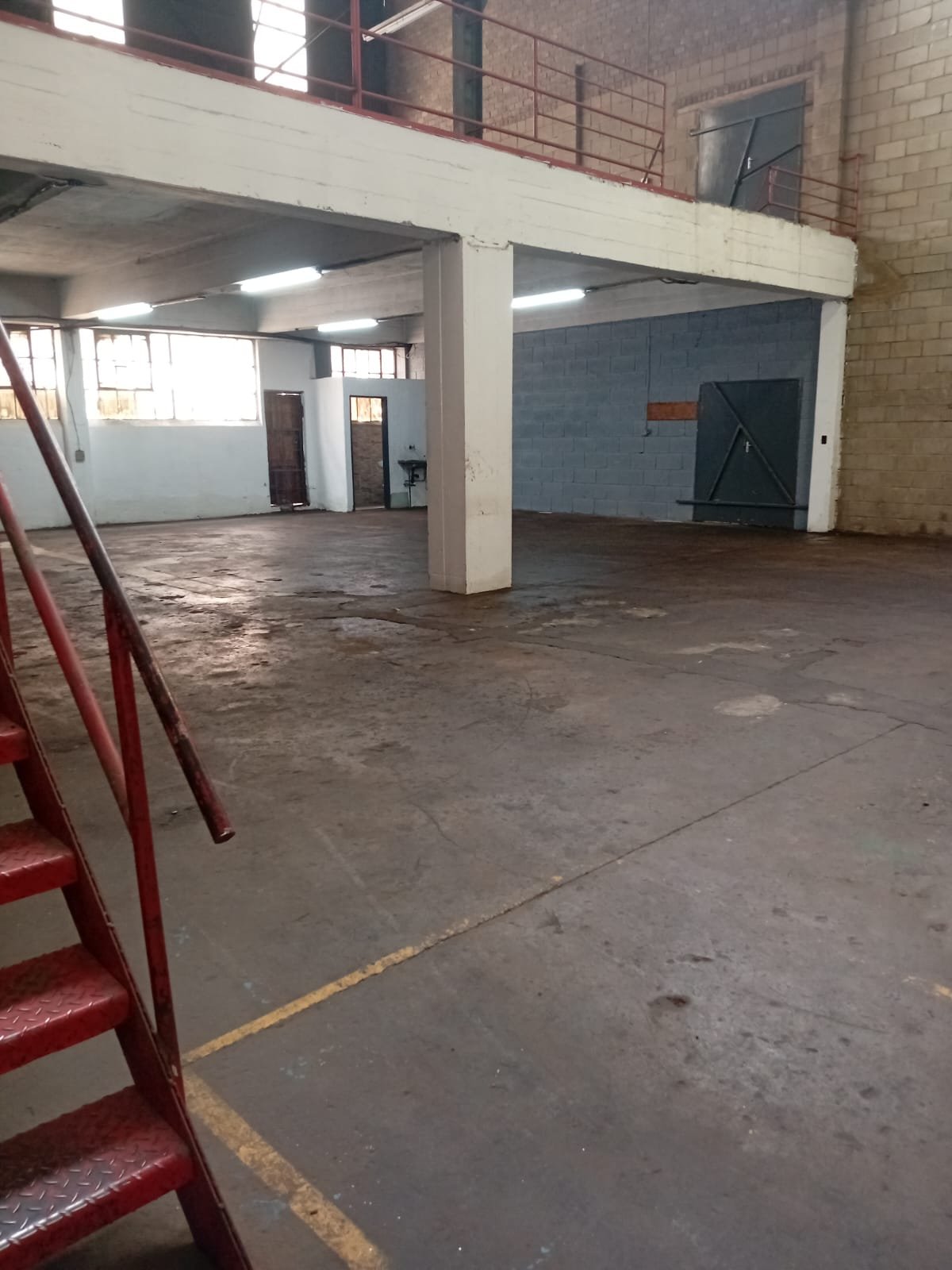 C22 – 380m² - Warehouse / Distribution Space To Let - image 3