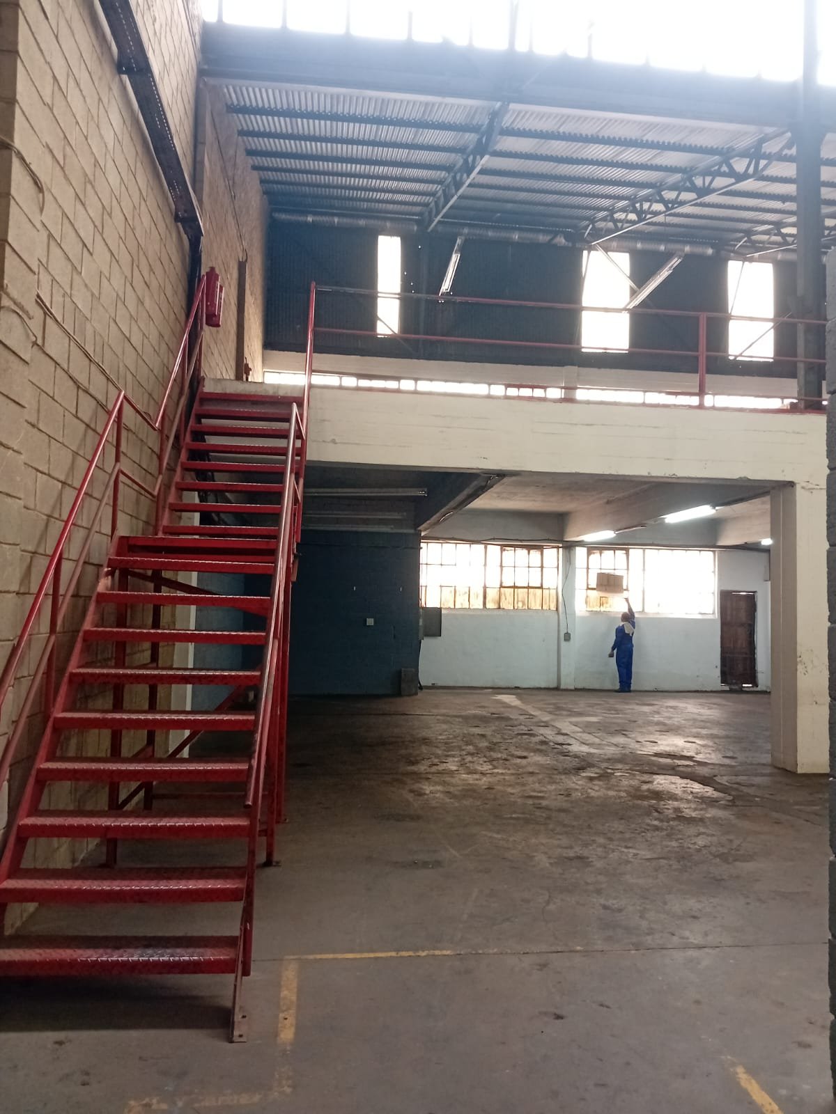 C22 – 380m² - Warehouse / Distribution Space To Let - image 4