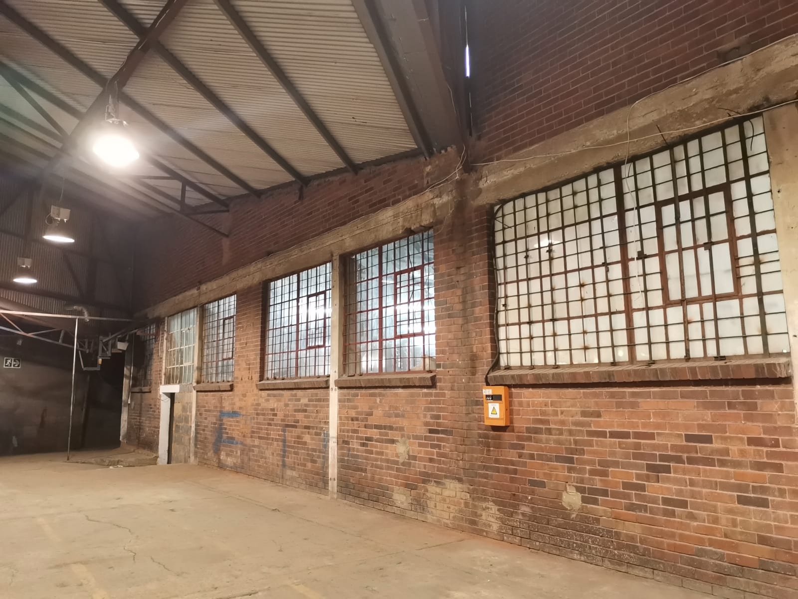 F11 – 279m² Factory / Warehouse / Distribution Space To Let - image 2