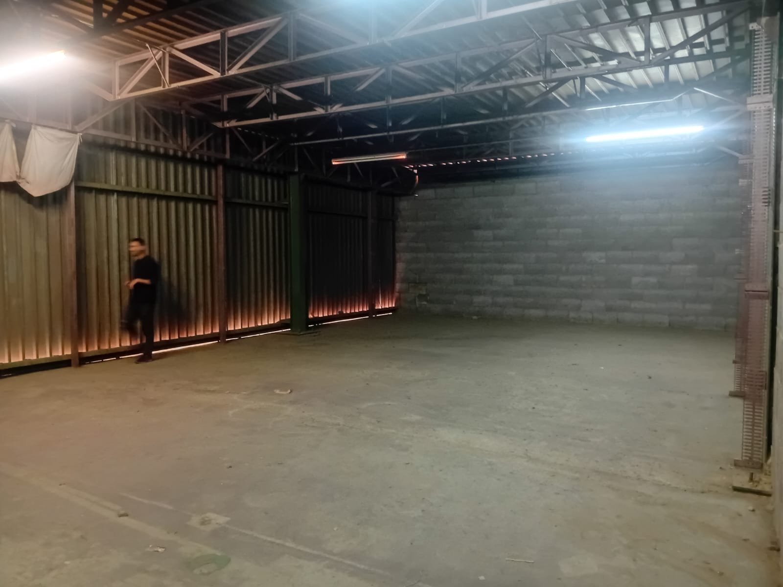 G10 – 200m² | Secure Storage Space To Let - image 4