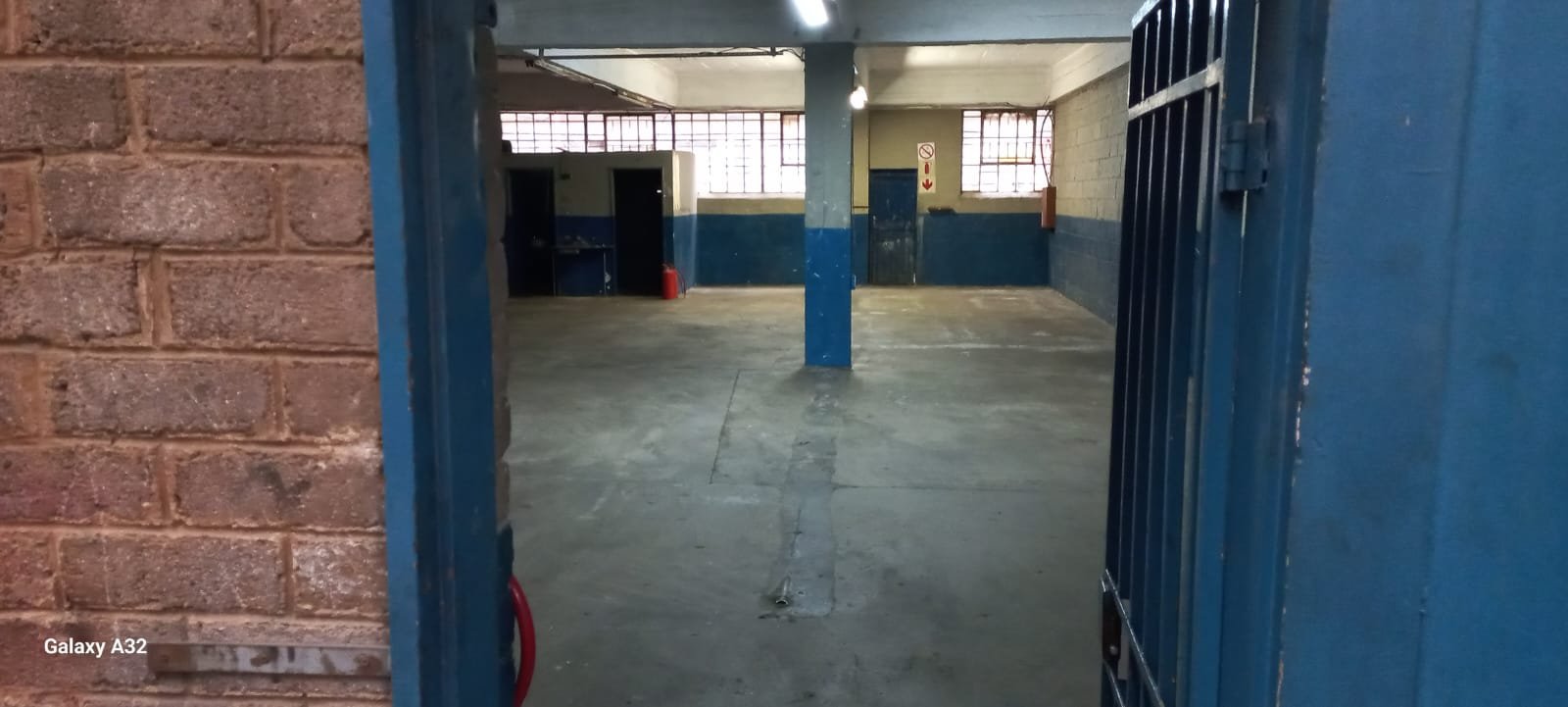 C24 – 188m² Factory / Manufacturing / Distribution Space To Let - image 3