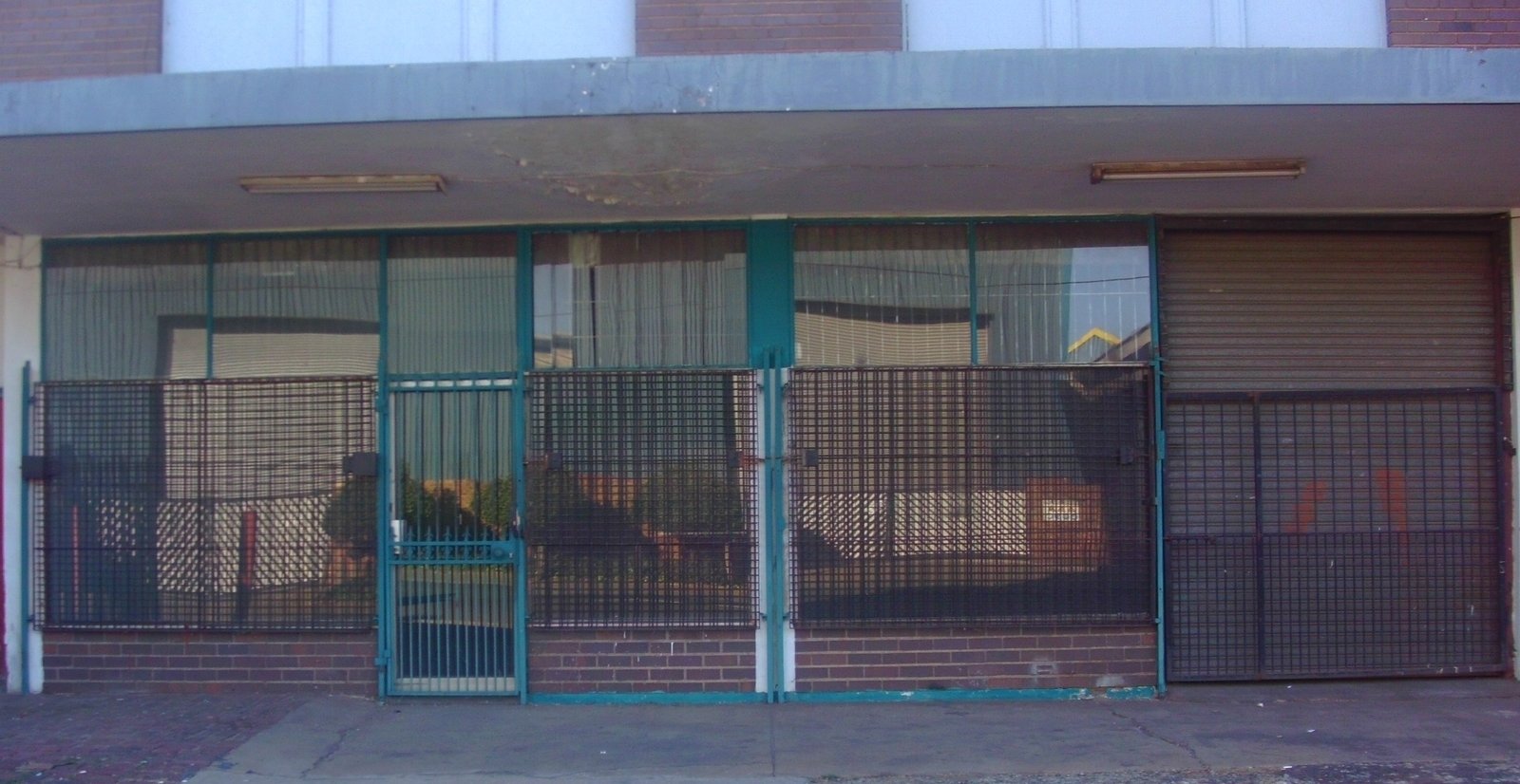 Shop 1 – 115m² Prime Road-Facing Unit To Let - image 5