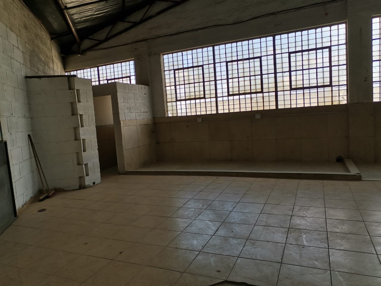 H11 – 96m² Factory Warehouse Distribution Space to Let image 7