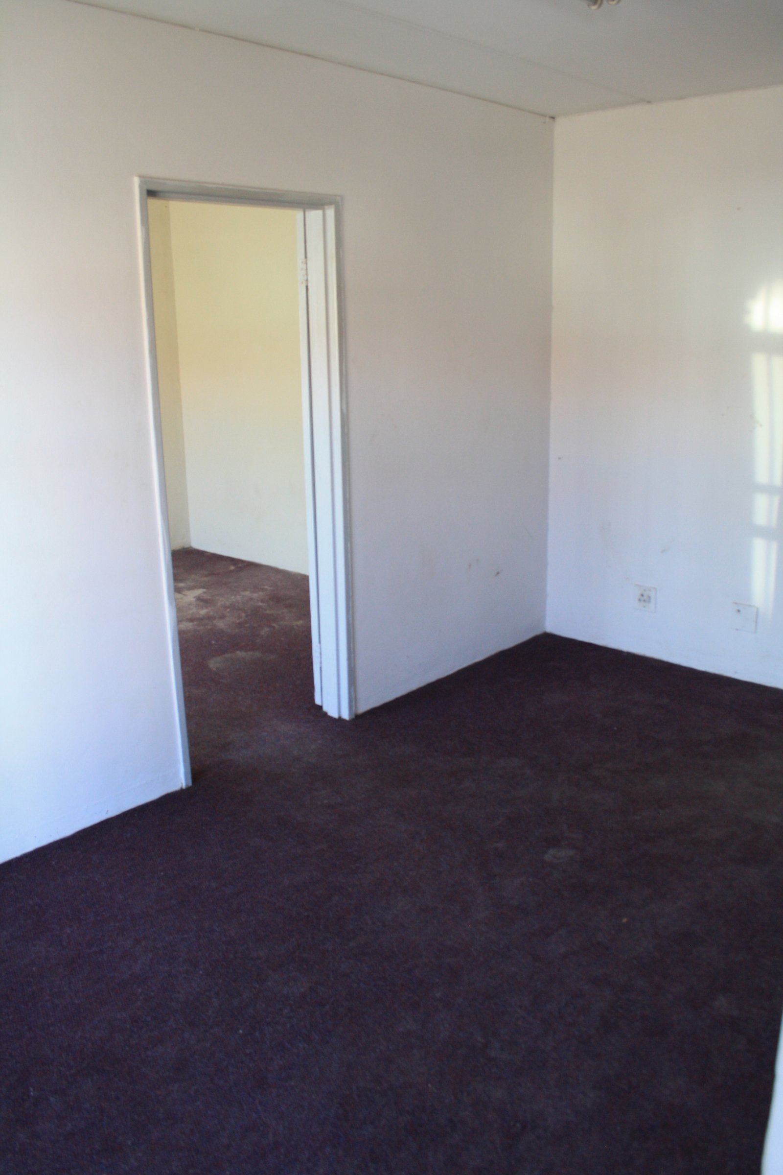 T4 - 295m² Factory, Workshop, Distribution Space to Let