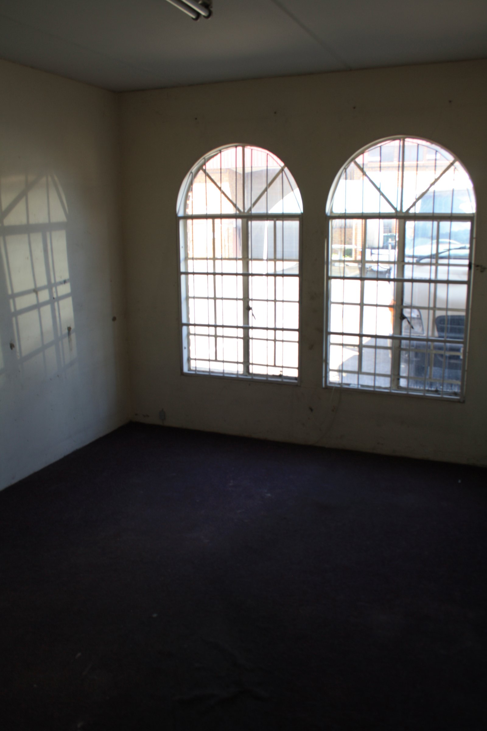 T4 - 295m² Factory, Workshop, Distribution Space to Let