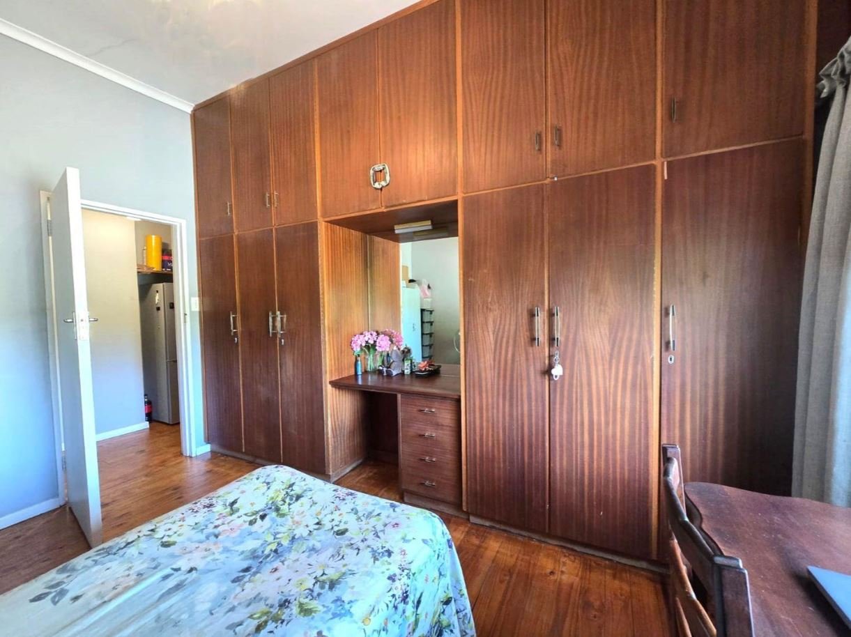 5-Bed Family Home for Sale in Lemoenkloof, Paarl - Income Potential, Views & Solar Features image 20