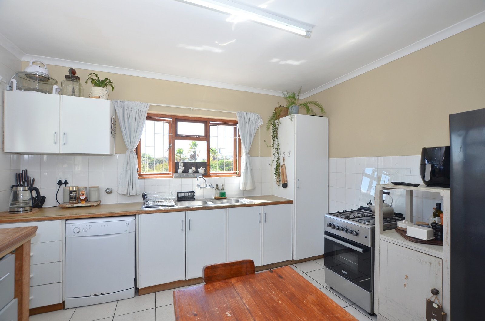 4 Bedroom Coastal Home for Sale in Yzerfontein Old Town - Walk to the Beach & Ocean Views