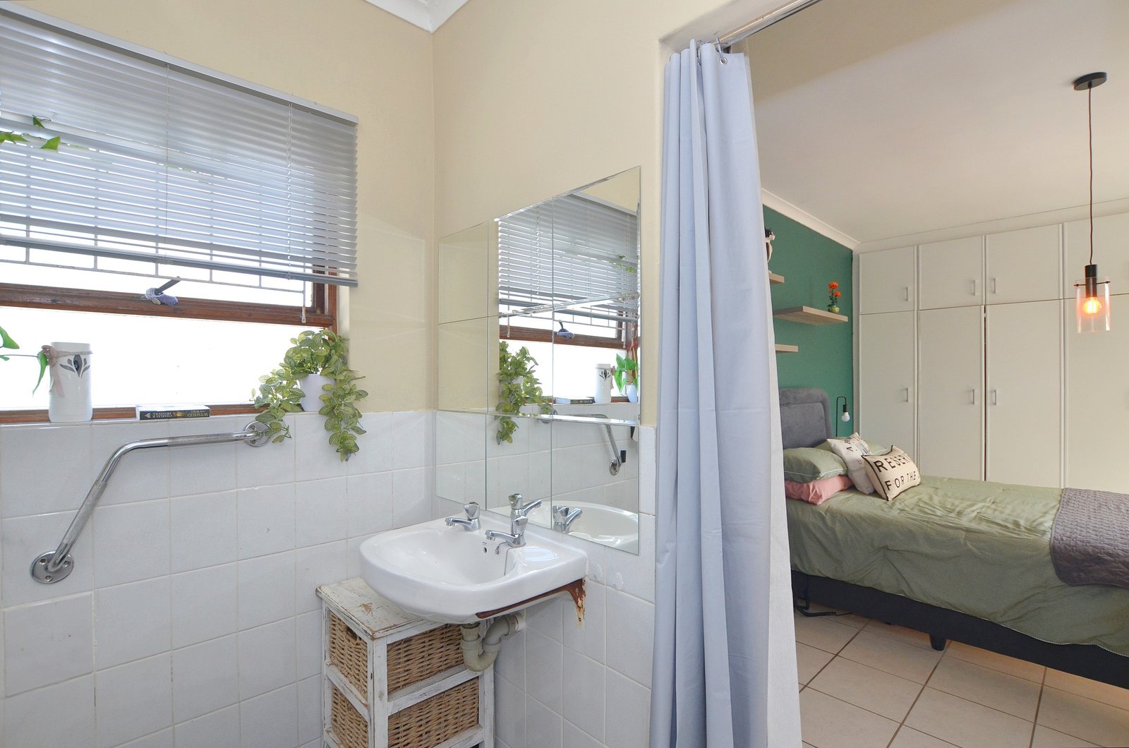 4 Bedroom Coastal Home for Sale in Yzerfontein Old Town - Walk to the Beach & Ocean Views image 8