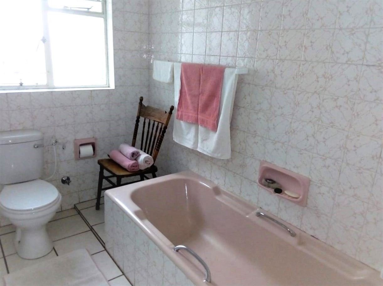 5 Bedroom Investment Property with Rental Income & Granny Flat Potential – Lemoenkloof image 10