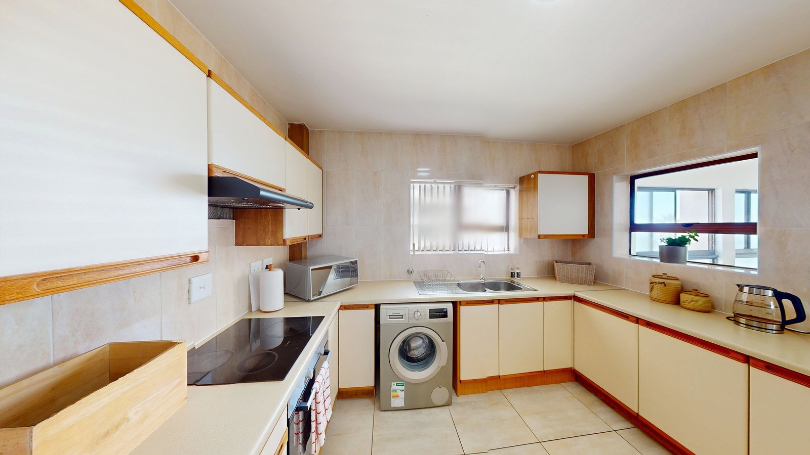 3 Bedroom Beachfront Apartment for Sale in Strand Golden Mile - Ocean Views & Holiday Letting Allowed image 7